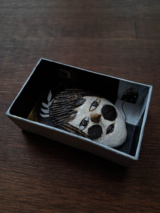 Ceramic Brooch / Not Alone ひとりではない