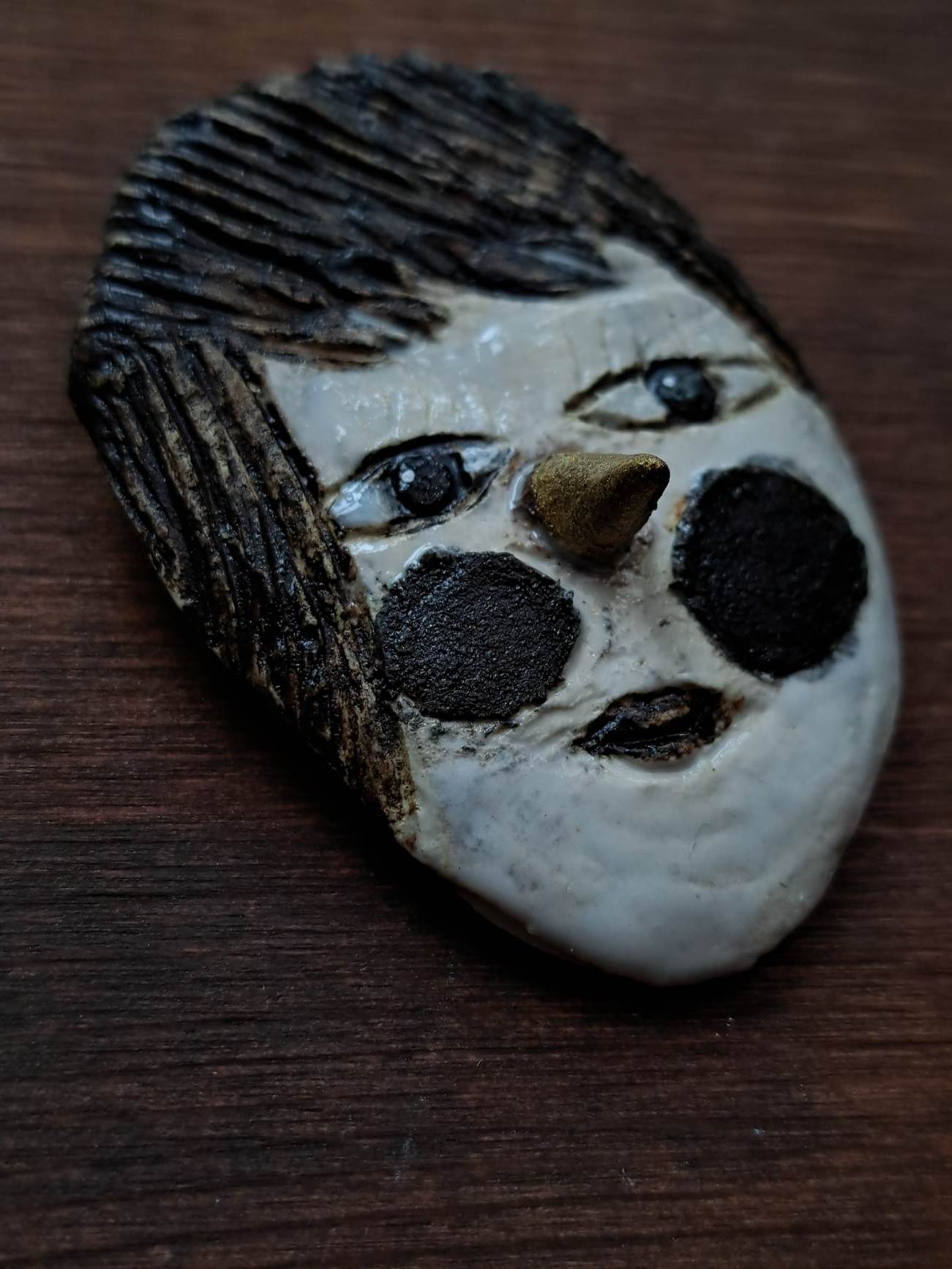 Ceramic Brooch / Not Alone ひとりではない