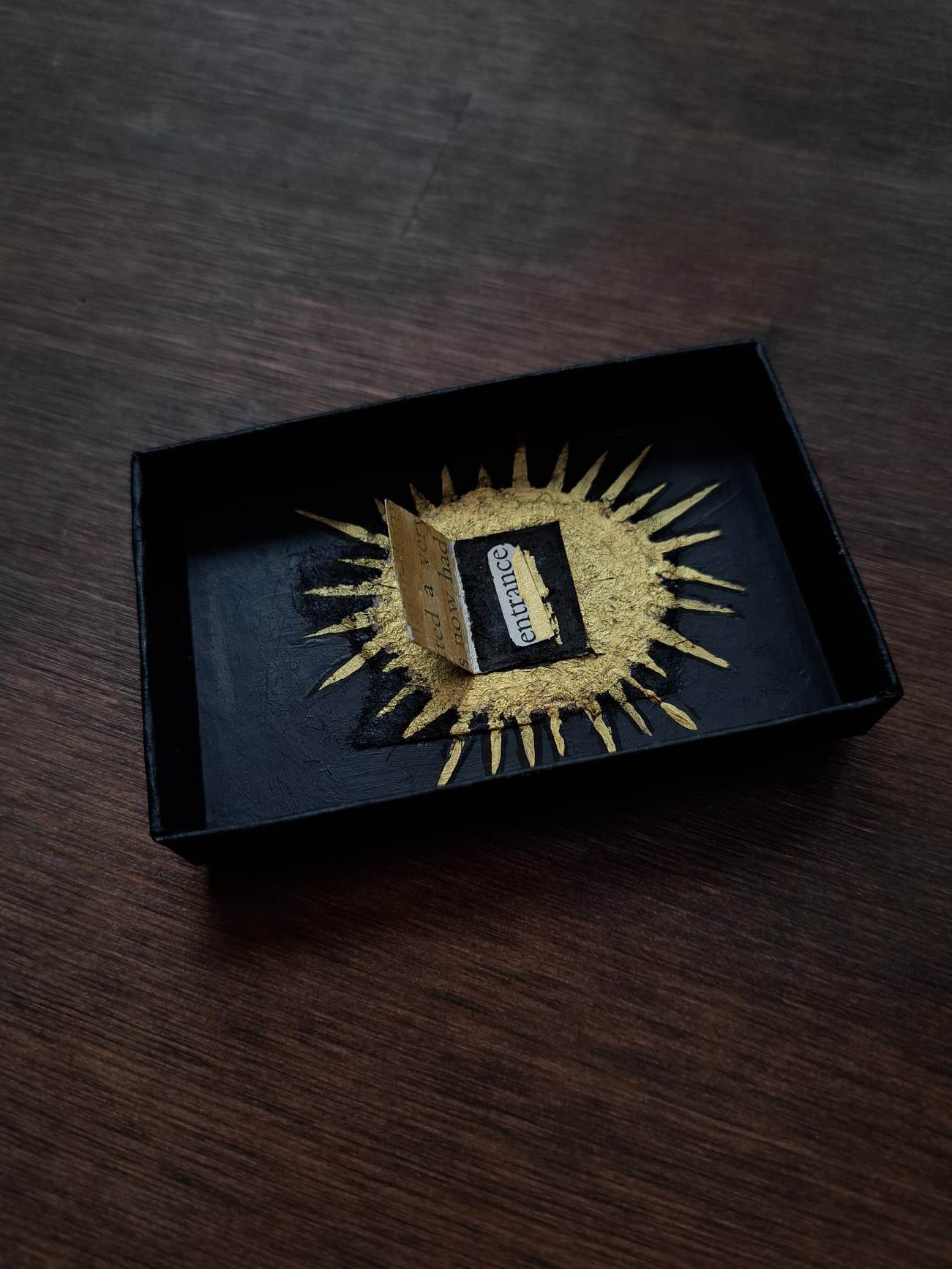 Ceramic Brooch / The Sun Appears In The Dark 闇の中に太陽が現われる