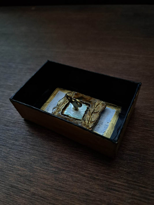 Ceramic Brooch / Come Inside The Living 生命の中へお入りください