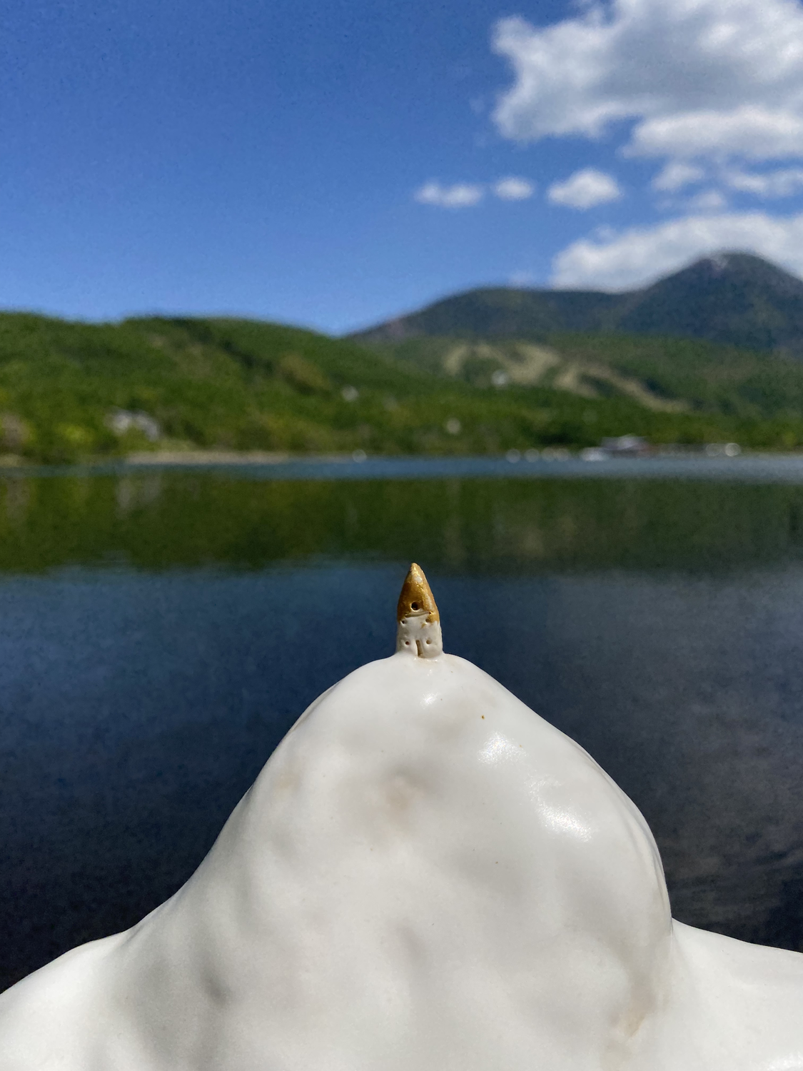 Ceramic Sculpture / Hiding in the Cloud 雲に隠れて